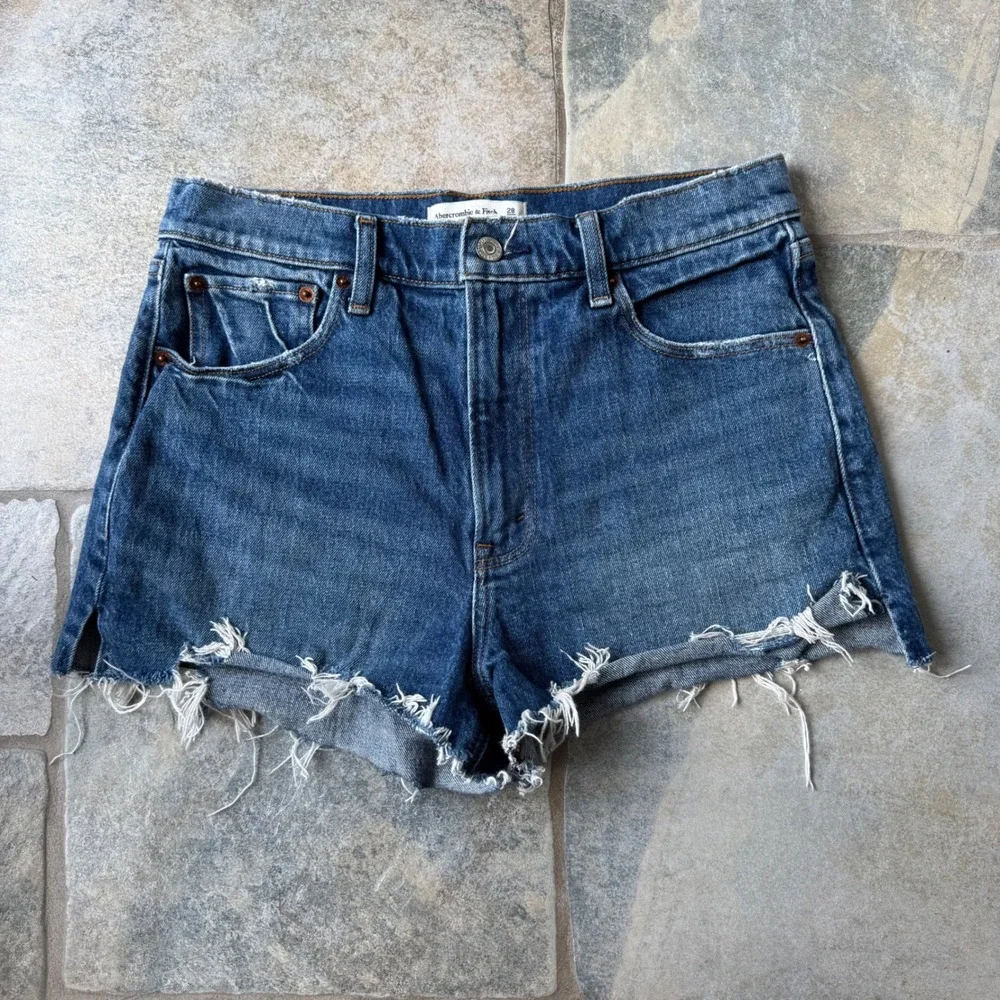 Abercrombie & Fitch The‎ Mom Short High Rise 2.25